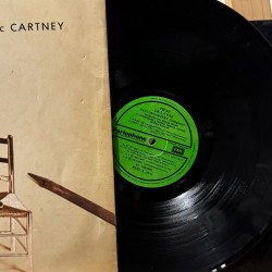 Paul Mccartney Pipas De La Paz 1983